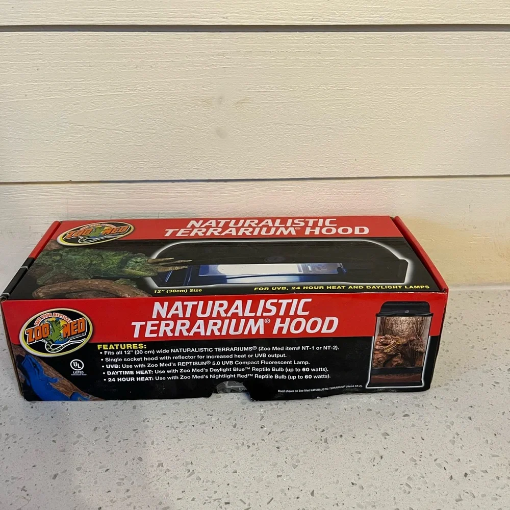 Naturalistic terrarium light